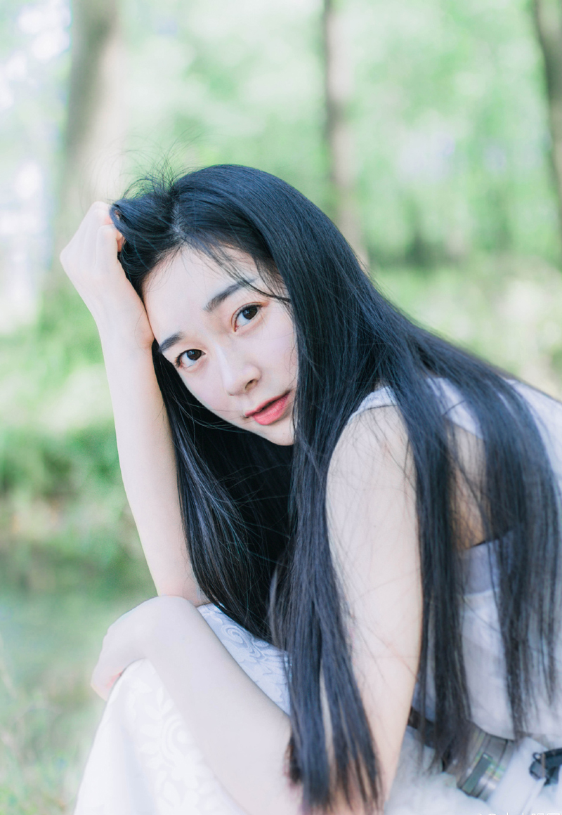 两个女人的私聊，吕布自然没兴趣知道，周瑜的死虽然跟自己没关系，不过周瑜这一死，江东跟荆州的关系就微妙了，至少这个从一开始就不怎么可靠地联盟，现在算是彻底废了，他该考虑下一步怎么走了。